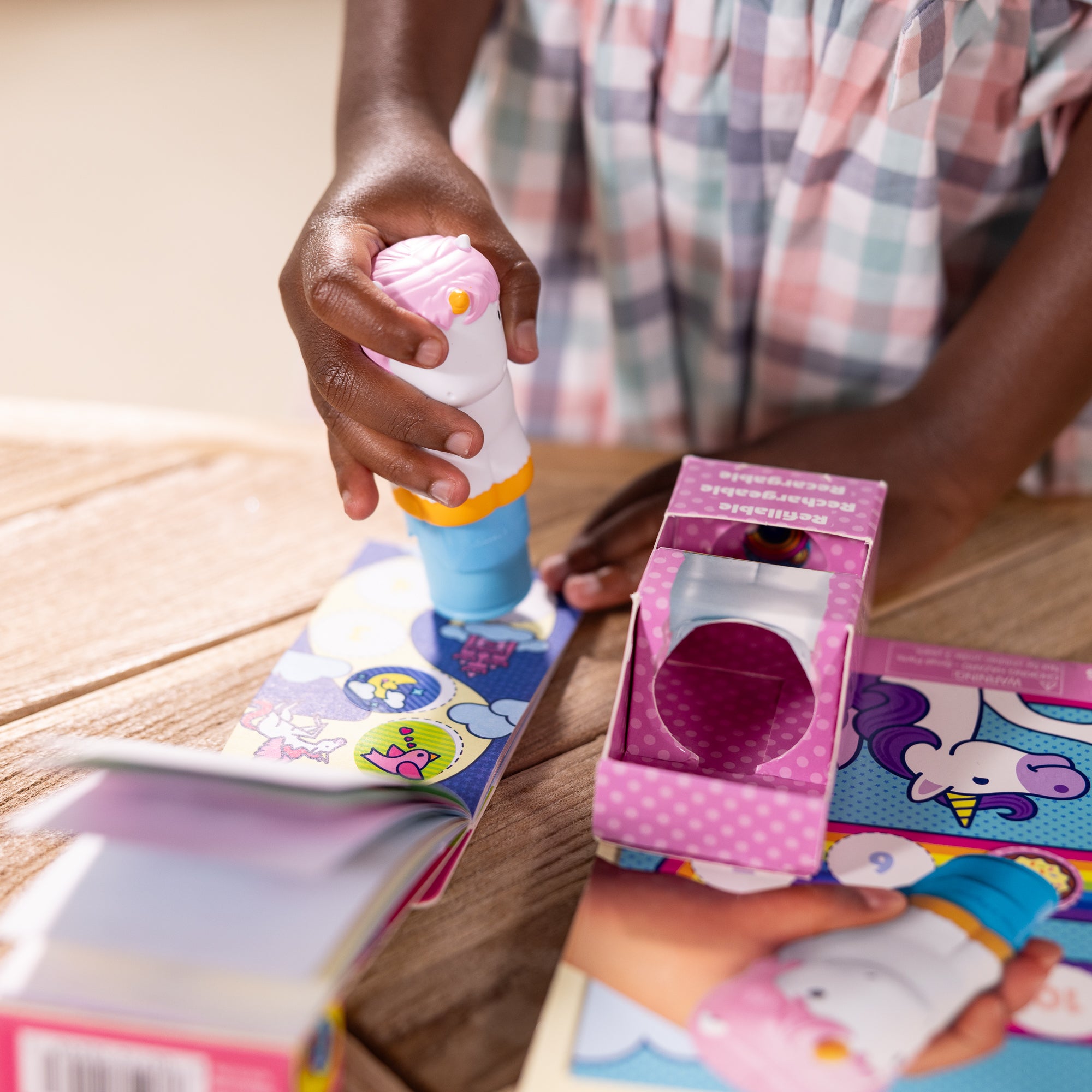Sticker WOW!? Unicorn Bundle: Activity Pad & Sticker Stamper + Mini Activity Pad and 200 Refill Stickers - Image 6