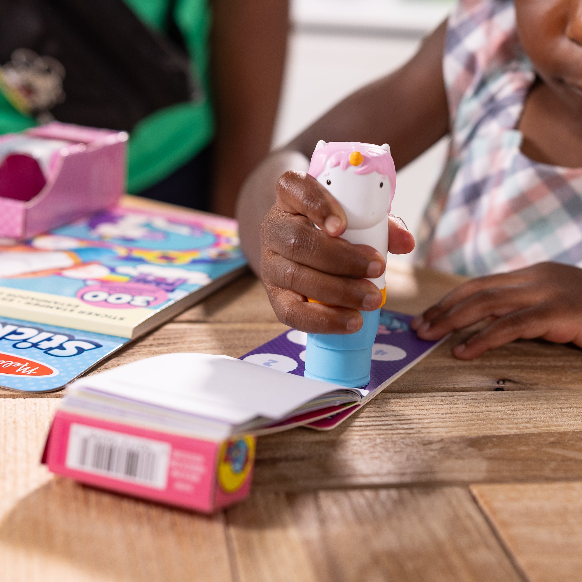 Sticker WOW!? Unicorn Bundle: Activity Pad & Sticker Stamper + Mini Activity Pad and 200 Refill Stickers - Image 7