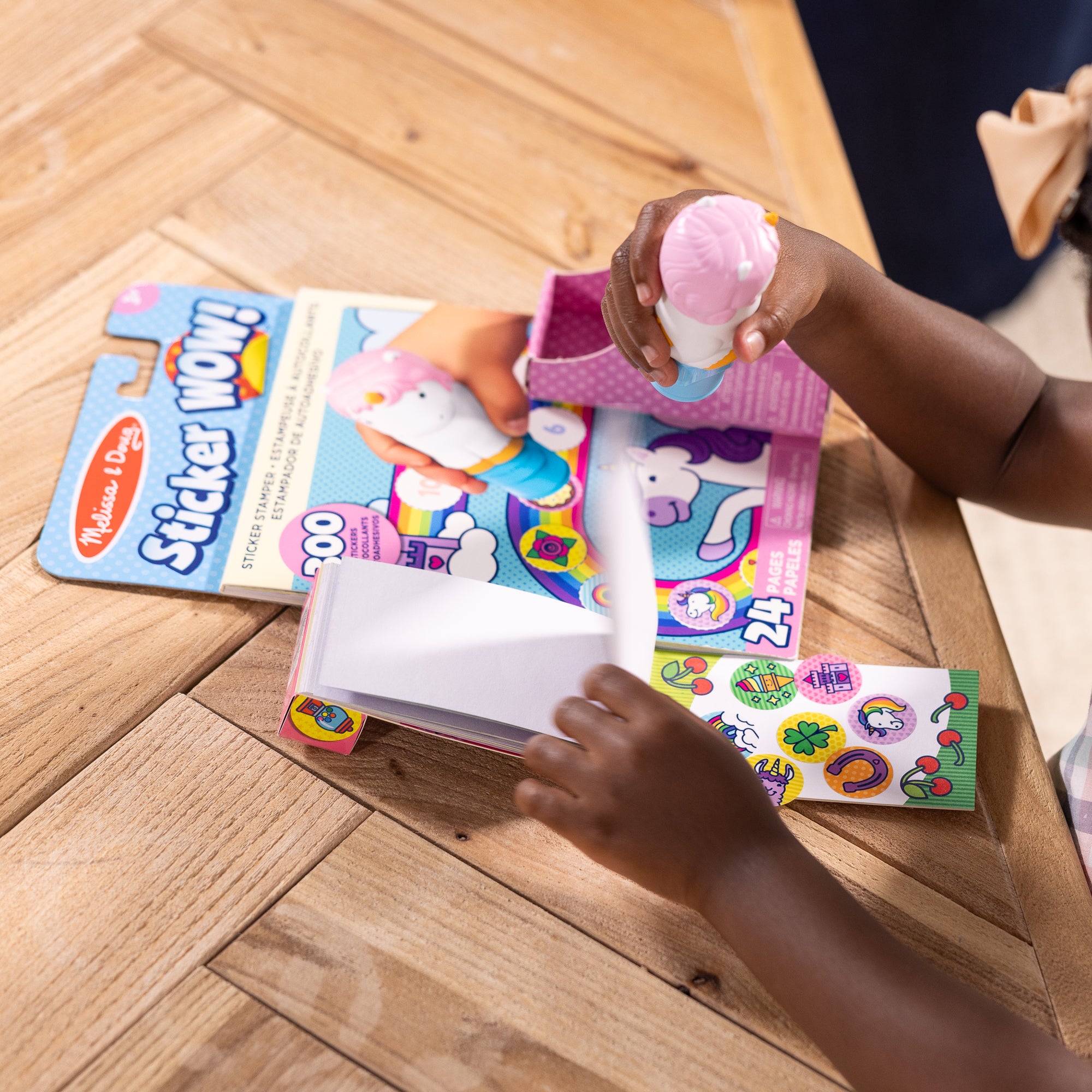 Sticker WOW!? Unicorn Bundle: Activity Pad & Sticker Stamper + Mini Activity Pad and 200 Refill Stickers - Image 8