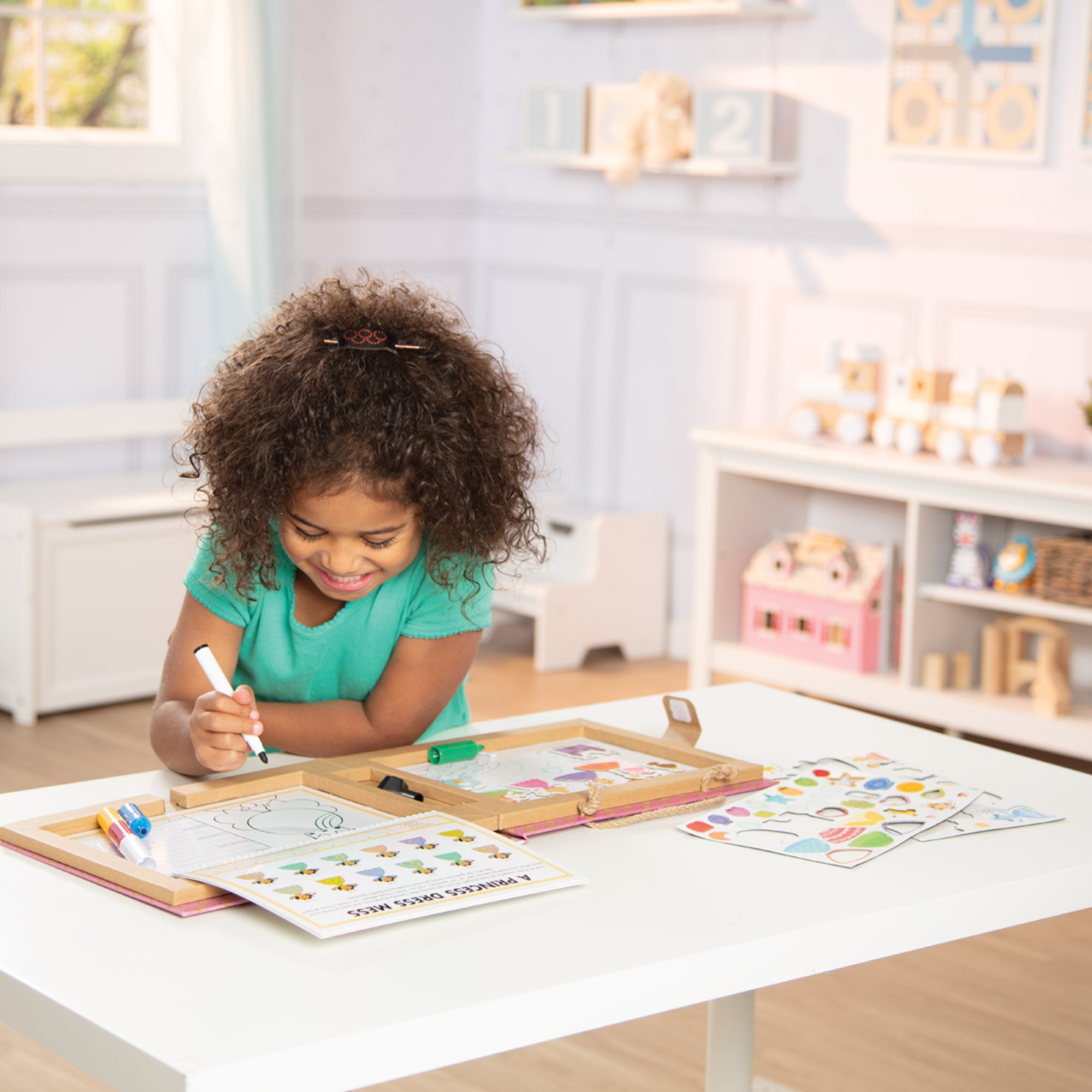 Natural Play: Play. Draw. Create Reusable Drawing & Magnet Kit ?C Princesses - Image 2