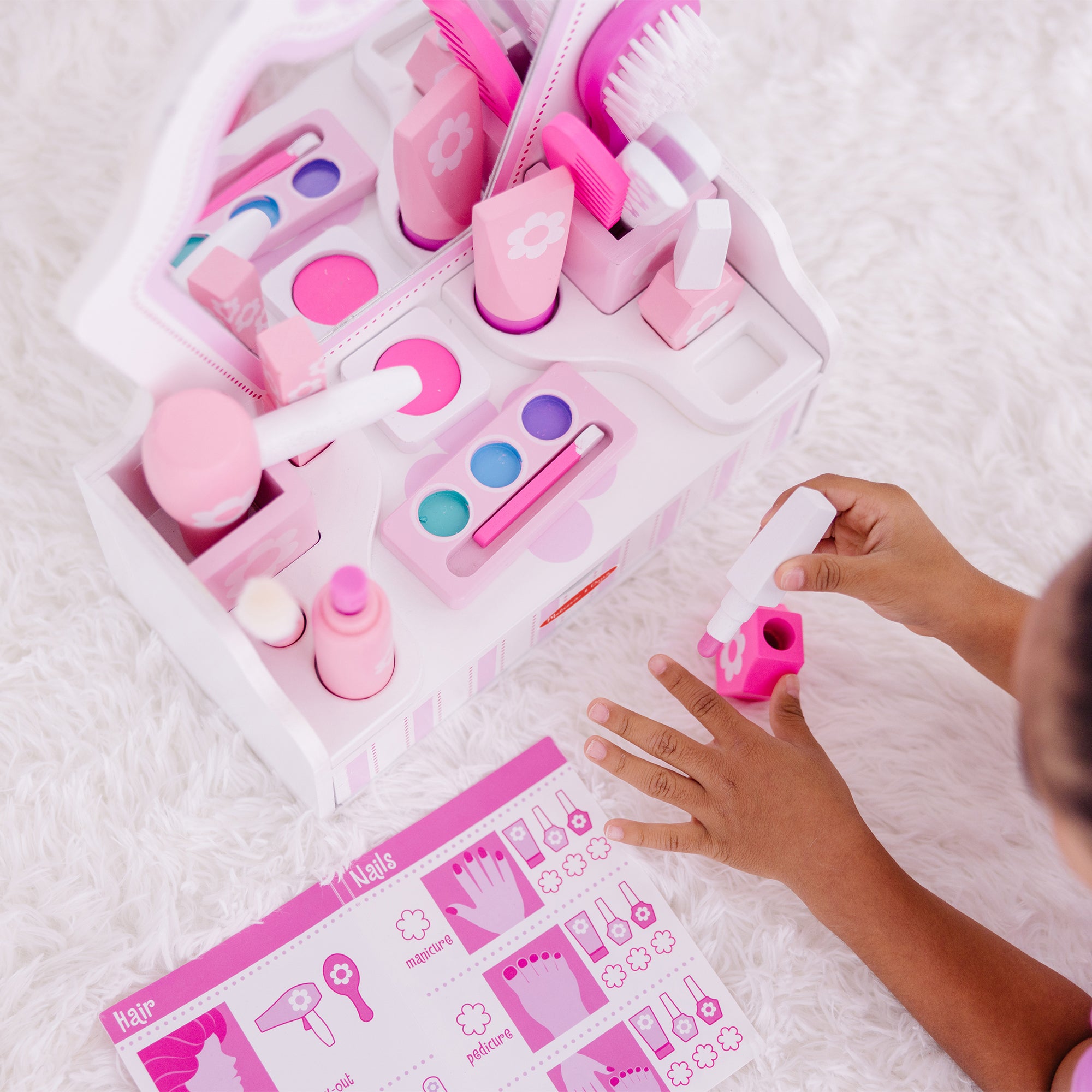 Wooden Beauty Salon Play Set - Image 9